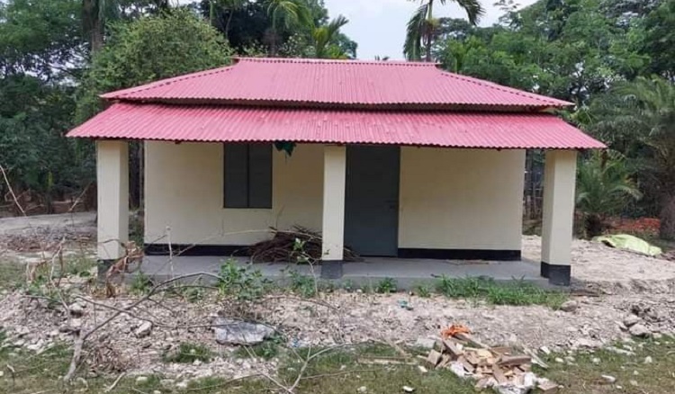 গলাচিপায় ইউনিয়ন ভূমি কর্মকর্তা গোলাম মস্তফার সহায়তায় শেখ হাসিনার উপহার ঘর পাচ্ছে ভূমিহীন হত দরিদ্ররা