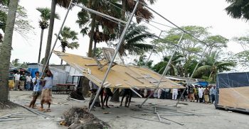 কাউন্সিলর ও মেয়রের সাথে বাকবিতন্ডা: কুয়াকাটায় অর্ধশতাধিক অবৈধ স্থাপনা উচ্ছেদ