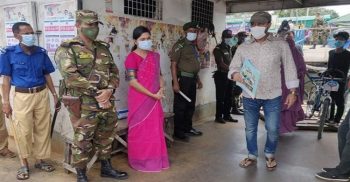 লকডাউনের ৩য় দিনেও কঠোর অবস্থানে বন্দর উপজেলা প্রশাসন