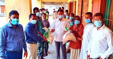 করোনা পরিস্থিতিতে প্রধানমন্ত্রীর সহায়তা পেল কলাপাড়ায় কর্মহীন নৌ শ্রমিকরা