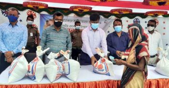 ঝিনাইদহে ১৫’শ কর্মহীন শ্রমিক ও দিনমজুরের মাঝে খাদ্য সামগ্রী বিতরণ