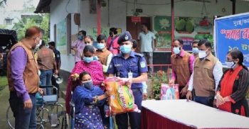 পুলিশের উদ্যোগে প্রতিবন্ধীরা পেল ১০ টাকায় খাদ্যসামগ্রী