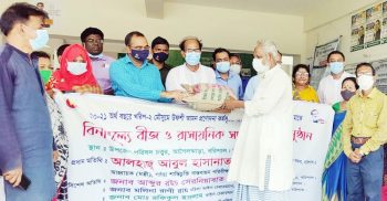 আগৈলঝাড়ায় কৃষি অফিসের উদ্যোগে সরকারী আমন প্রণোদনা বিতরণ