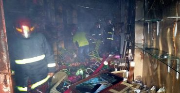 নওগাঁয় কসমেটিকসের গোডাউনে আগুন