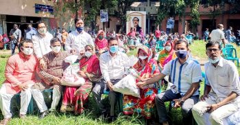 রাজধানীর সূত্রাপুর থানায় অসহায় ও দুস্থদের মাঝে যুবলীগ দক্ষিণের ত্রাণ বিতরণ