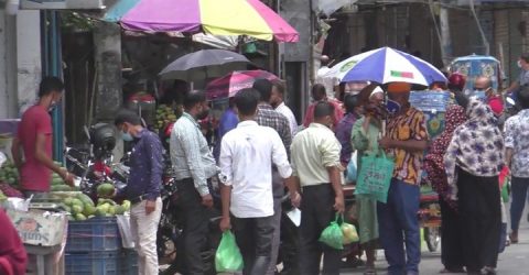 ঝিনাইদহে হাট-বাজারে মানুষের উপচে পড়া ভিড়