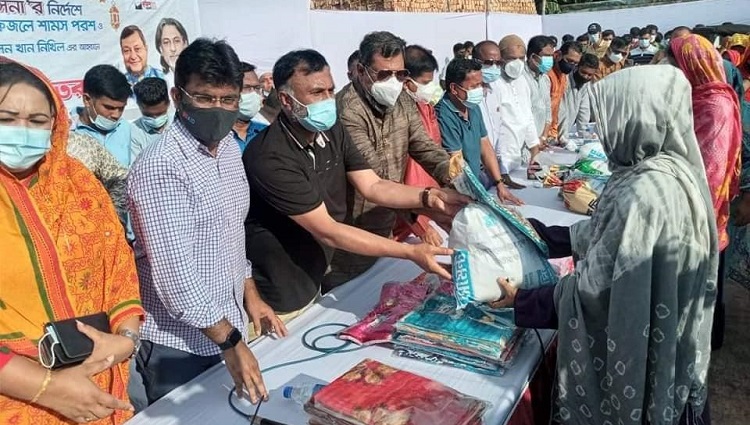 রাজধানীর ভাটারা থানায় অসহায় ও দুস্থদের মাঝে যুবলীগের ত্রাণ বিতরণ
