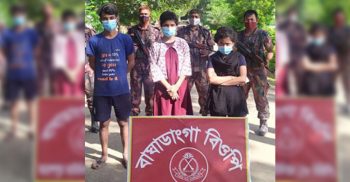 অবৈধভাবে ভারত থেকে আসার অপরাধে মহেশপুর সীমান্তে আটক ৩