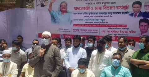 আ’লীগের উদ্যোগে ঢাকায় গরীব পরিবারের মাঝে খাদ্যসামগ্রী বিতরণ