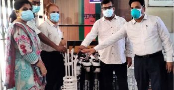ঝিনাইদহ সদর হাসপাতালে ১০০অক্সিজেন সিলিন্ডার দিলেন মেয়র মিন্টু