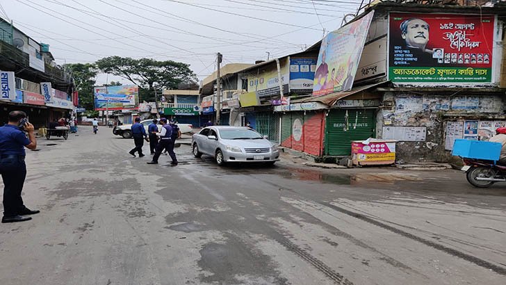 সাত দিন কঠোর লকডাউনের প্রথম দিনে যাত্রীশূন্য শিমুলিয়াঘাট