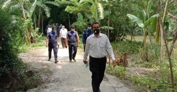 আমতলীতে করোনা প্রতিরোধে কঠোর অবস্থানে প্রশাসন