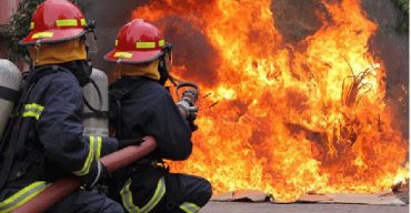 রাজধানীর মতিঝিলে গাড়ির গ্যারেজে ভয়াবহ আগুন