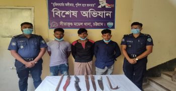 সীতাকুন্ডে রড মেরে গাড়ি থামিয়ে ডাকাতি করার সময় ৩ জনকে আটক