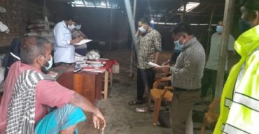 চাঁপাইনবাবগঞ্জে লকডাউনে শ্বশুরবাড়ি, জরিমানা দিয়ে ফেরত বাড়ি