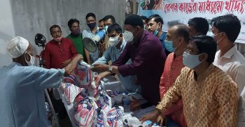 রেশনিং কার্ড পদ্ধতিতে যুবলীগের ত্রাণ বিতরণ কার্যক্রম অব্যাহত রয়েছে