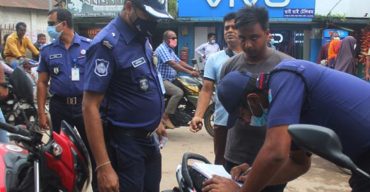 শৈলকুপায় ট্রাফিক পুলিশের বিশেষ অভিযানে ৪৬ মামলা দায়ের ও জরিমানা