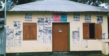 ‘সমাজকল্যান’ কার্যালয়ে তালা টাঙ্গানো হয়েছে আ’লীগের সাইনবোর্ড