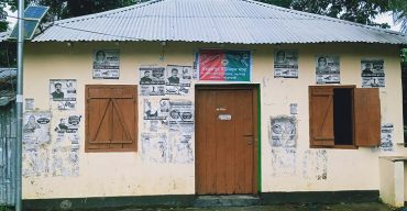 ‘সমাজকল্যান’ কার্যালয়ে তালা টাঙ্গানো হয়েছে আ’লীগের সাইনবোর্ড