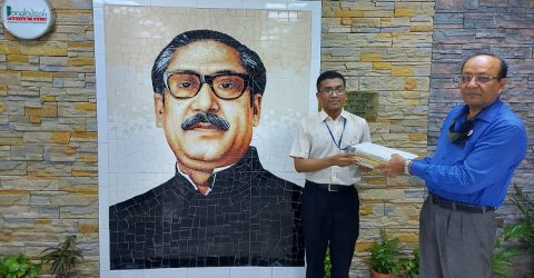 মুজিব বর্ষ উপলক্ষ্যে শিক্ষার্থীদের রচনা প্রতিযোগিতার বিজয়ীদের মাঝে পুরস্কার বিতরণ