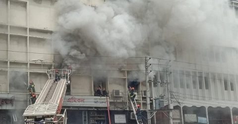 বনানীতে ৬ তলা ভবনে আগুন, নিয়ন্ত্রণে ১৪ ইউনিট