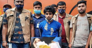 ঝিনাইদহ সাধুহাটি এলাকার চেকপোস্ট স্বর্ণালংকারসহ আটক ১