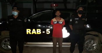 নওগাঁয় ৩০ লিটার চোলাইমদসহ মাদক ব্যবসায়ী আটক