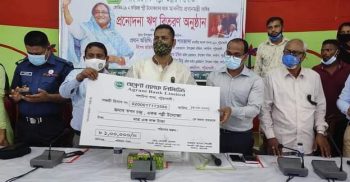 গলাচিপায় ক্ষতিগ্রস্ত পল্লী উদ্যোক্তাদের প্রণোদনা ঋণ বিতরণ