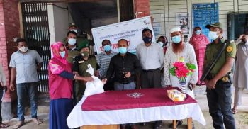 সাপাহারে মুজিববর্ষ উপলক্ষে আনসার ও ভিডিপি সদস্যদের খাদ্য বিতরণ