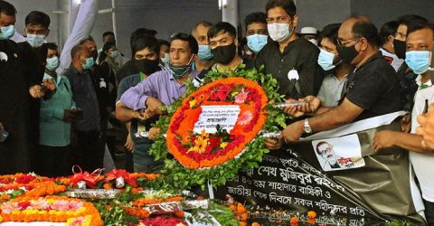 বঙ্গবন্ধুর প্রতিকৃতিতে পদক্ষেপ মানবিক উন্নয়ন কেন্দ্রের শ্রদ্ধা