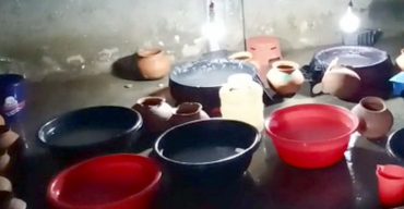 কলাপাড়ায় দুই লাখ অবৈধ চিংড়ি রেণুসহ চার ব্যবসায়ী গ্রেপ্তার