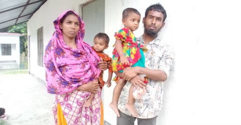 গলাচিপায় গৃহহীন অসহায় রিয়াজের নেই মাথা গোজার ঠাই