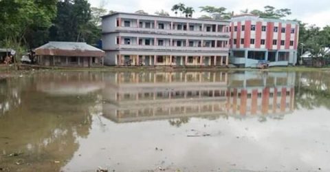 আমতলীতে বিদ্যালয় মাঠে জলাবদ্ধতা খেলাধুলা থেকে বঞ্চিত শিক্ষার্থীরা