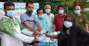ঝিনাইদহে অঙ্কুর নাট্য একাডেমীর পক্ষ থেকে স্বাস্থ্য সুরক্ষা উপকরণ বিতরণ