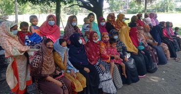 ঝিনাইদহে একটি হত্যাকান্ডকে কেন্দ্র করে একই গ্রামের ৭০টি পরিবার ঘর বাড়ি ছাড়া!