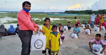 গলাচিপায় পল্লী বিদ্যুৎ সমিতির উদ্যোগে দুস্থদের মাঝে খাদ্য সামগ্রী বিতরণ