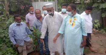 নওগাঁর আত্রাইয়ে গাছের চারা ও মাস্ক বিতরণ