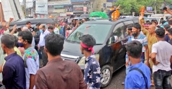 বিএনপি’র প্রতিষ্ঠাবার্ষিকীর দিনে মেয়র প্রার্থী বাবুকে অর্ভ্যথনা