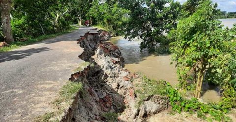 মাদারীপুরের কুমার নদীর ভাঙনে দিশেহারা মানুষ