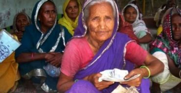 সরকারী ভাতা পাওয়ায়, সংসারে অবহেলিত মানুষের স্বস্তির নিশ্বাস