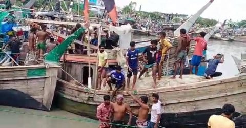 কলাপাড়ায় দু’গ্রুপে সংঘর্ষে আহত-১৫