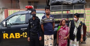 টাঙ্গাইলে চোলাই মদসহ ২ মাদক কারবারি আটক