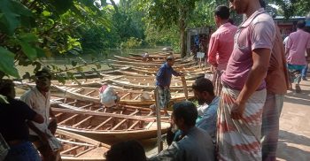 নওগাঁর আত্রাই উপজেলার ঐতিহ্যবাহি সমসপাড়ার নৌকার হাট