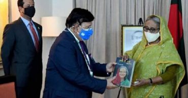 প্রধানমন্ত্রীর জন্মদিন উপলক্ষে পররাষ্ট্রমন্ত্রীর নতুন বই