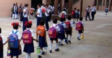 শিক্ষাপ্রতিষ্ঠান খোলা সাথে সাথে রাস্তায় বেড়েছে যাত্রীদের চাপ