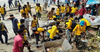 বিশ্ব পর্যটন দিবসে: সৈকত পরিচ্ছন্নতার কাজে নেমেছে ফটোগ্রাফারা