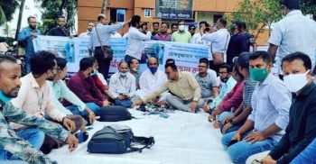 শরীয়তপুরে সাংবাদিকের ওপর হামলার প্রতিবাদে অবস্থান কর্মসূচি
