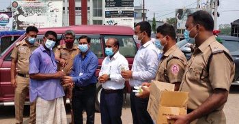 সাপাহারে মাদক দ্রব্য নিয়ন্ত্রণ অধিদপ্তরের মাদক বিরোধী প্রচারণা ও হ্যান্ড স্যানিটাইজার বিতরণ