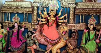দূর্গাপূজা শুরু: ঢাকের বাদ্যে মেতে উঠেছে হাজারো সনাতন ধর্মালম্বীরা