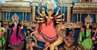 দূর্গাপূজা শুরু: ঢাকের বাদ্যে মেতে উঠেছে হাজারো সনাতন ধর্মালম্বীরা